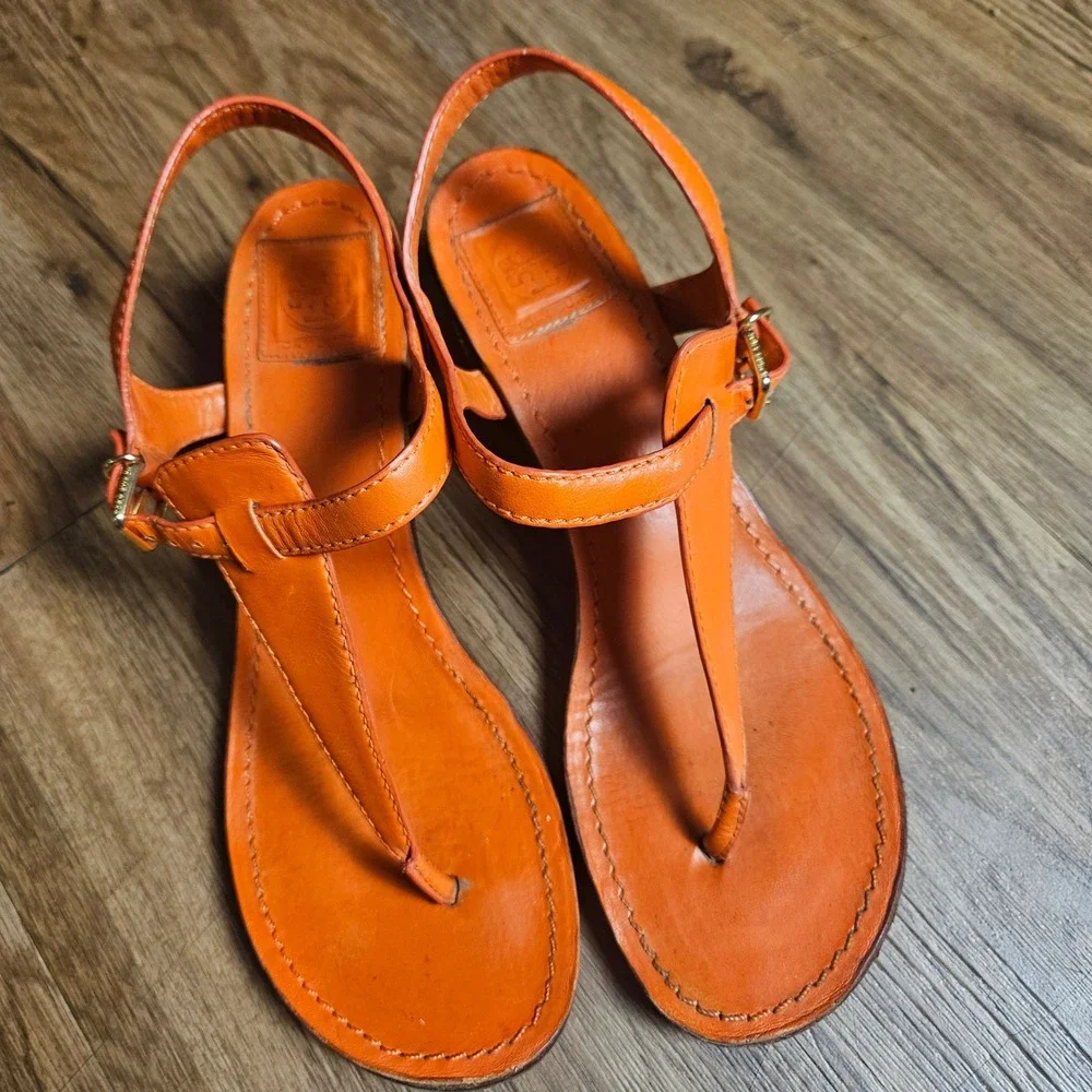 Tory Burch Audra T-Strap Sandals 9 M Leather Gold Filigree Block Heels Statement